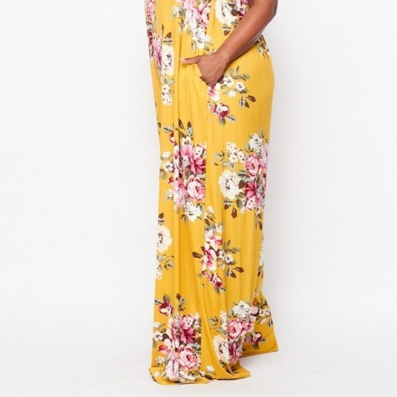 Floral print Beauty in a Jumpsuit - Picture 7 of 8